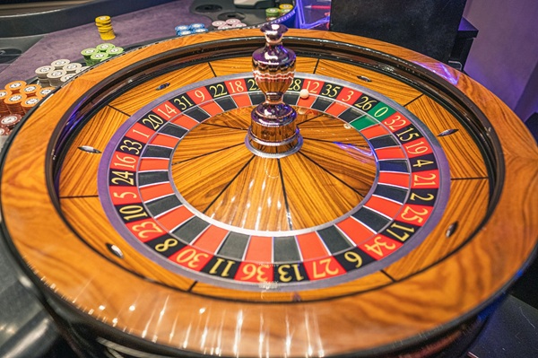 Roulette table game